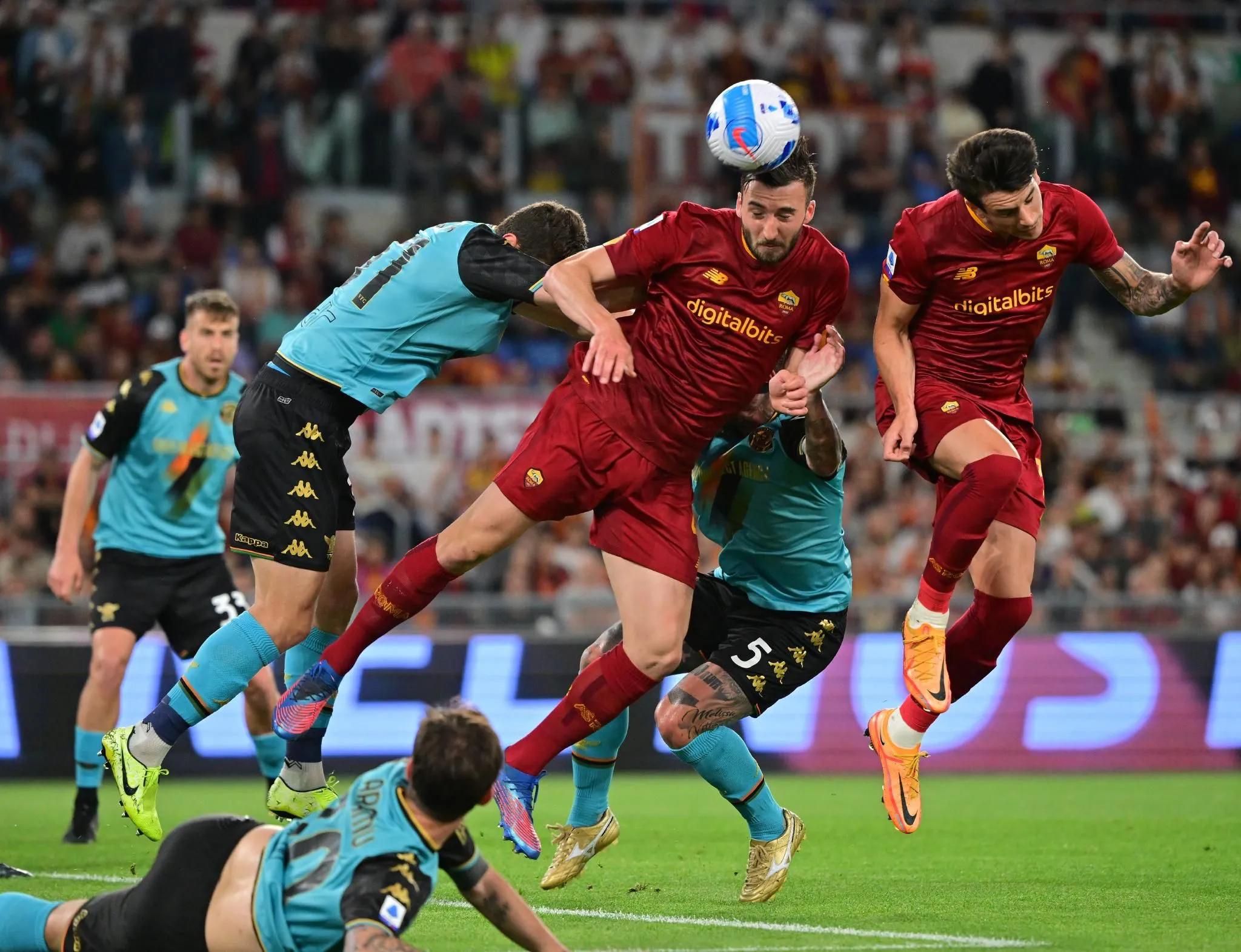 爱游戏娱乐-西甲豪门球员合练，全力备战下一场比赛