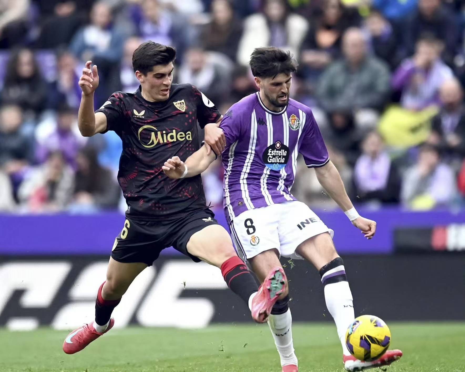 西甲豪门球员合练,全力备战下一场比赛 西甲豪门球员合练,全力备战下一场比赛