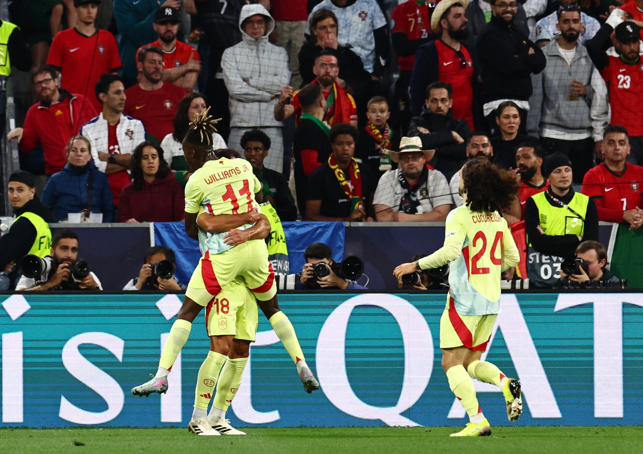 欧国联赛中场战斗激烈,球队抢夺关键三分的简单介绍 欧国联赛中场战斗激烈,球队抢夺关键三分的简单介绍