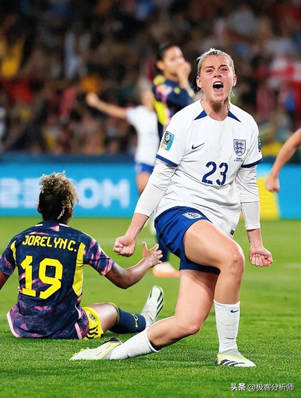 爱游戏官网-墨西哥女足队员突破困境，实现突破