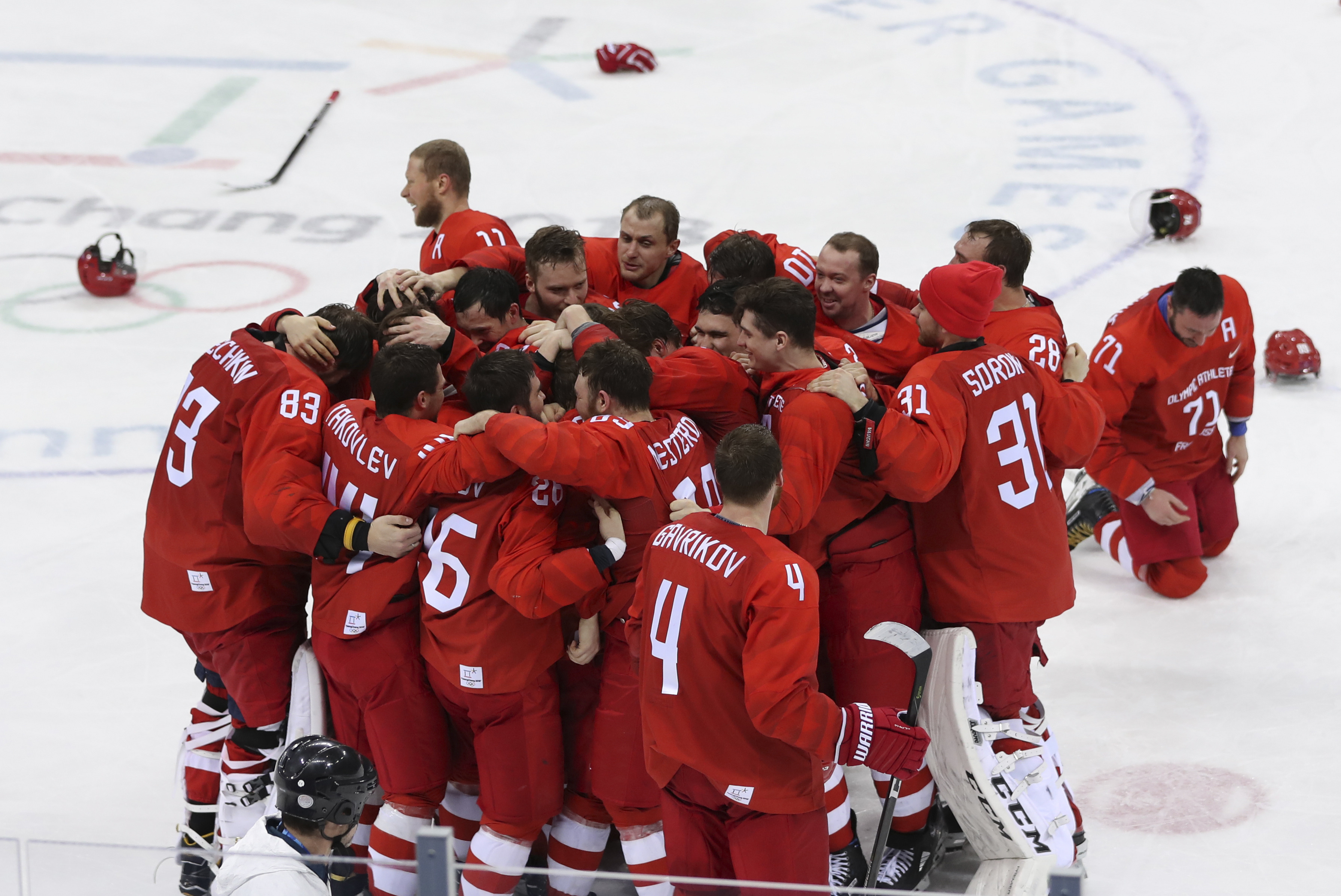 俄罗斯雪车队夺冠,震撼全场 俄罗斯雪车队夺冠,震撼全场