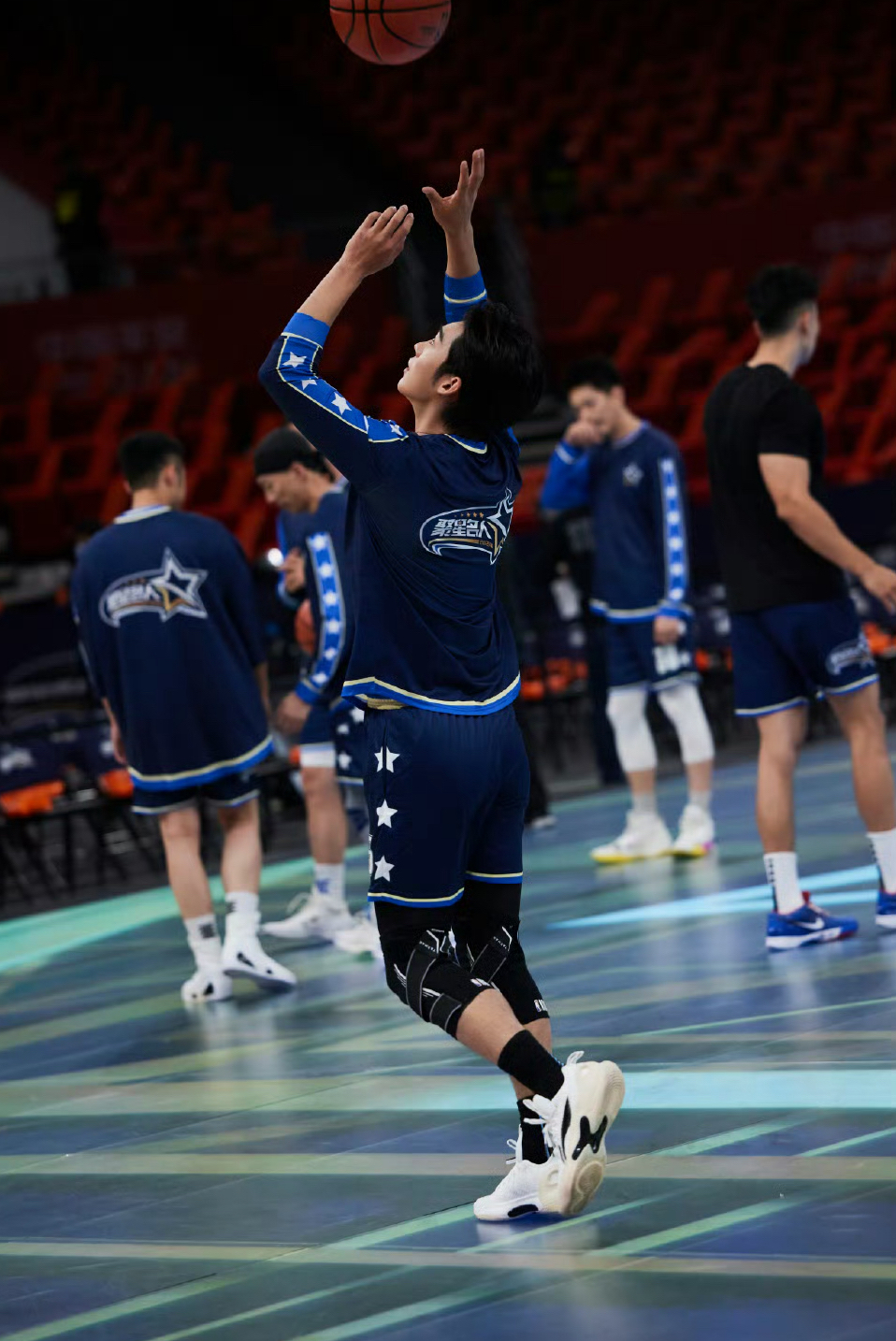 爱游戏tv-球员们奋力拼搏，为梦想而战