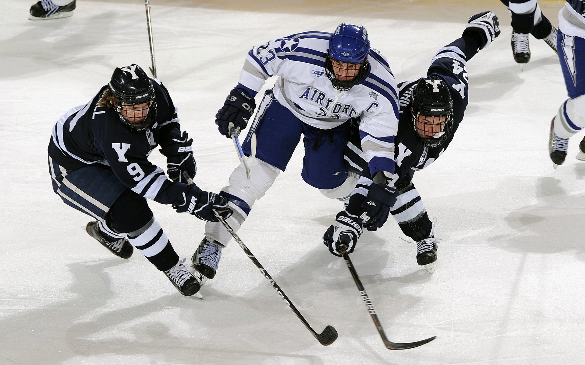 双城记，快船硬仗破心魔，马克西F1新赛季揭幕战上演速度与统治