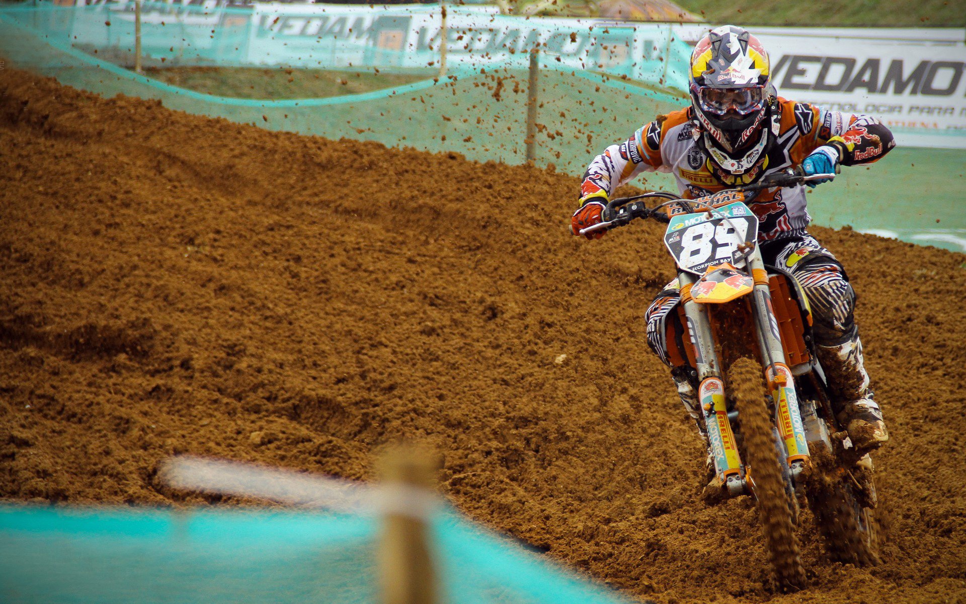 AYX体育赛事-红牛二队上演黑马奇迹，汉密尔顿激情绝杀点燃赛场